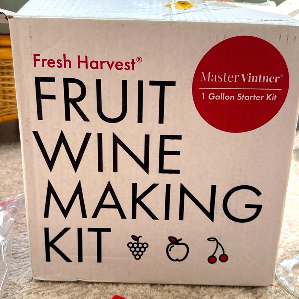 NIB Master Vintner Fresh Harvest 1 Gallon Small Batch Fruit Wine Making Kit